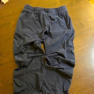 women's Kuhl sz S casual climbing pants